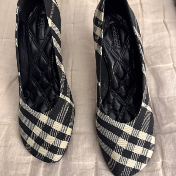Burberry Checked Pattern Slip-on Pump - Picture 3 of 7